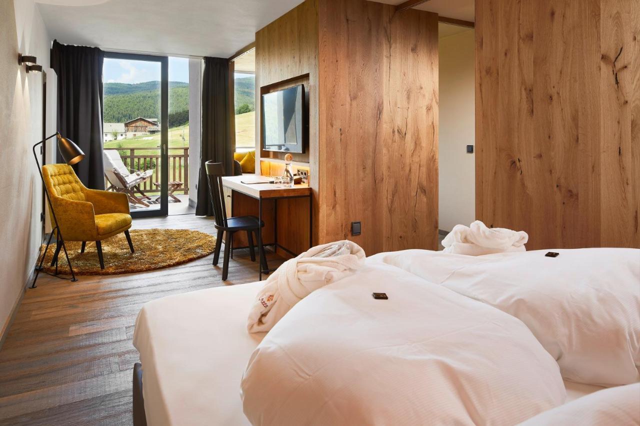 Sonnenberg Panorama Dolomites Wellbeing Hotel Maranza Bagian luar foto
